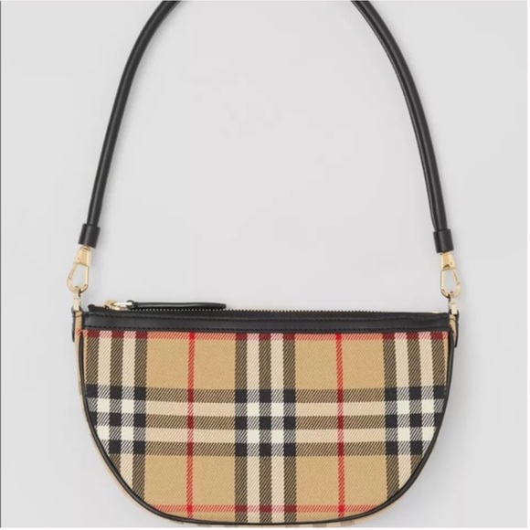 Burberry Handbags - RARE vintage burberry olympia purse